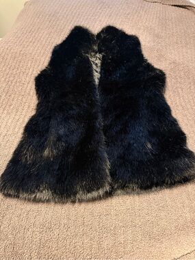 Banana Republic Black Quilted Faux Fur-Lined Vest EUC